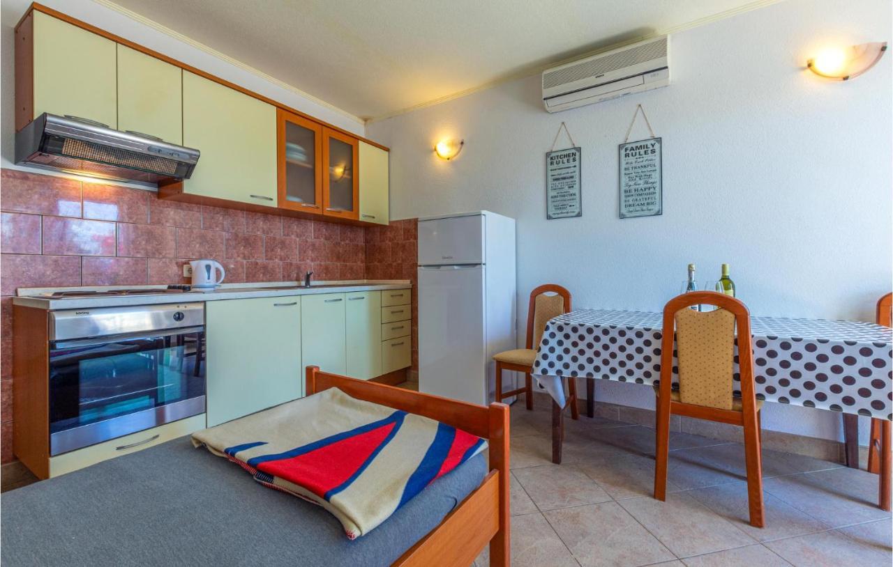 Stunning Apartment In Duce With Wifi Bagian luar foto