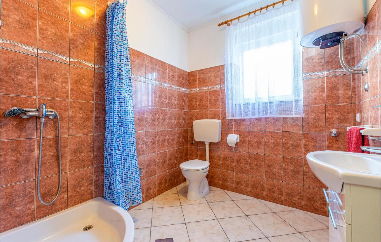 Stunning Apartment In Duce With Wifi Bagian luar foto