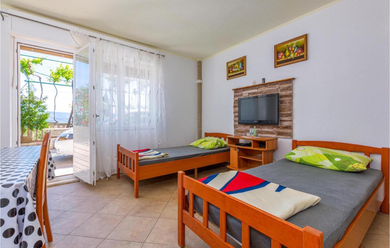 Stunning Apartment In Duce With Wifi Bagian luar foto