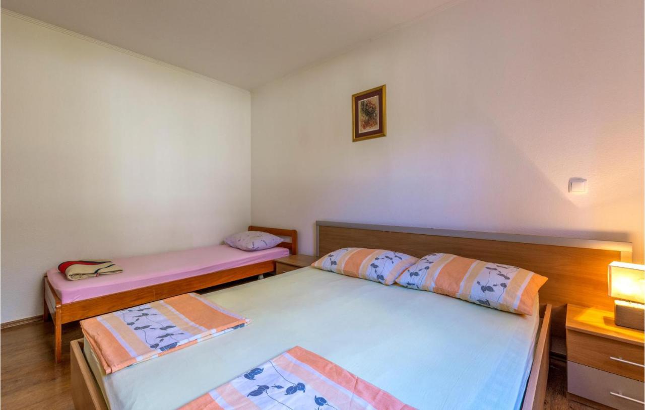 Stunning Apartment In Duce With Wifi Bagian luar foto